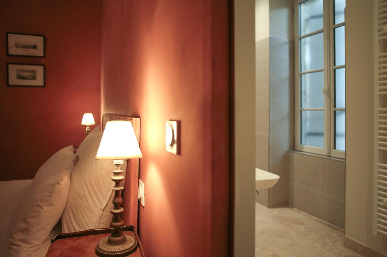 Une Chambre A La Maison Du Ballandreau Bed & Breakfast Monsegur  Luaran gambar